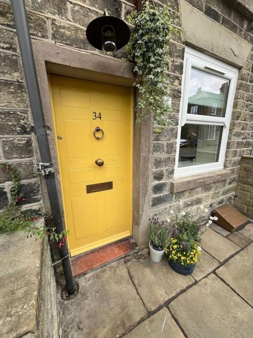Holiday home The Yellow Door To The Peaks *