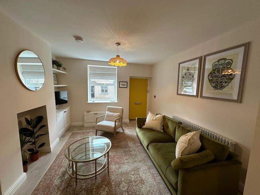 The Yellow Door To The Peaks Holiday home Bollington