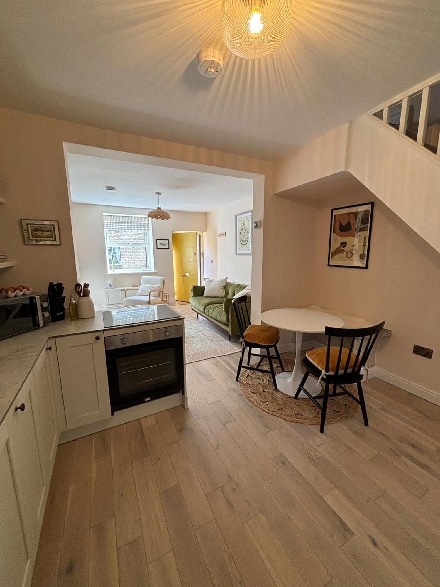 The Yellow Door To The Peaks Holiday home Bollington